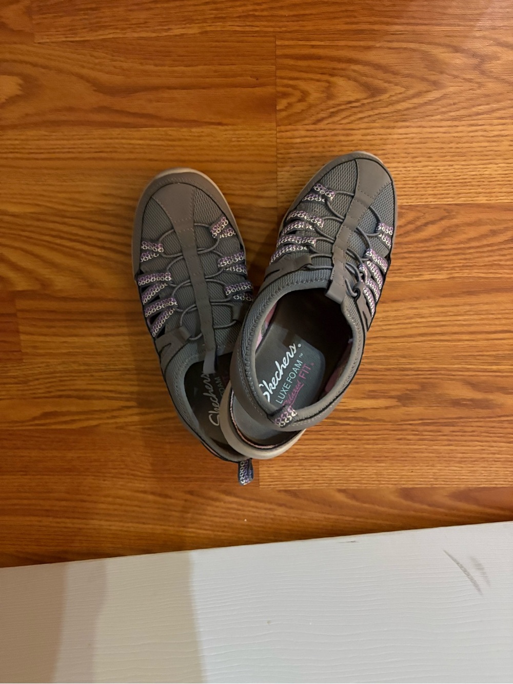 Skechers Men's Gray Sneakers with Purple Accents